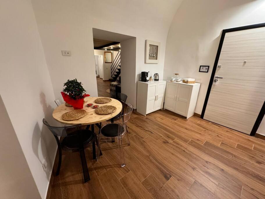 Domus Miraculi: Casa Storica Nel Cuore Di Napoli